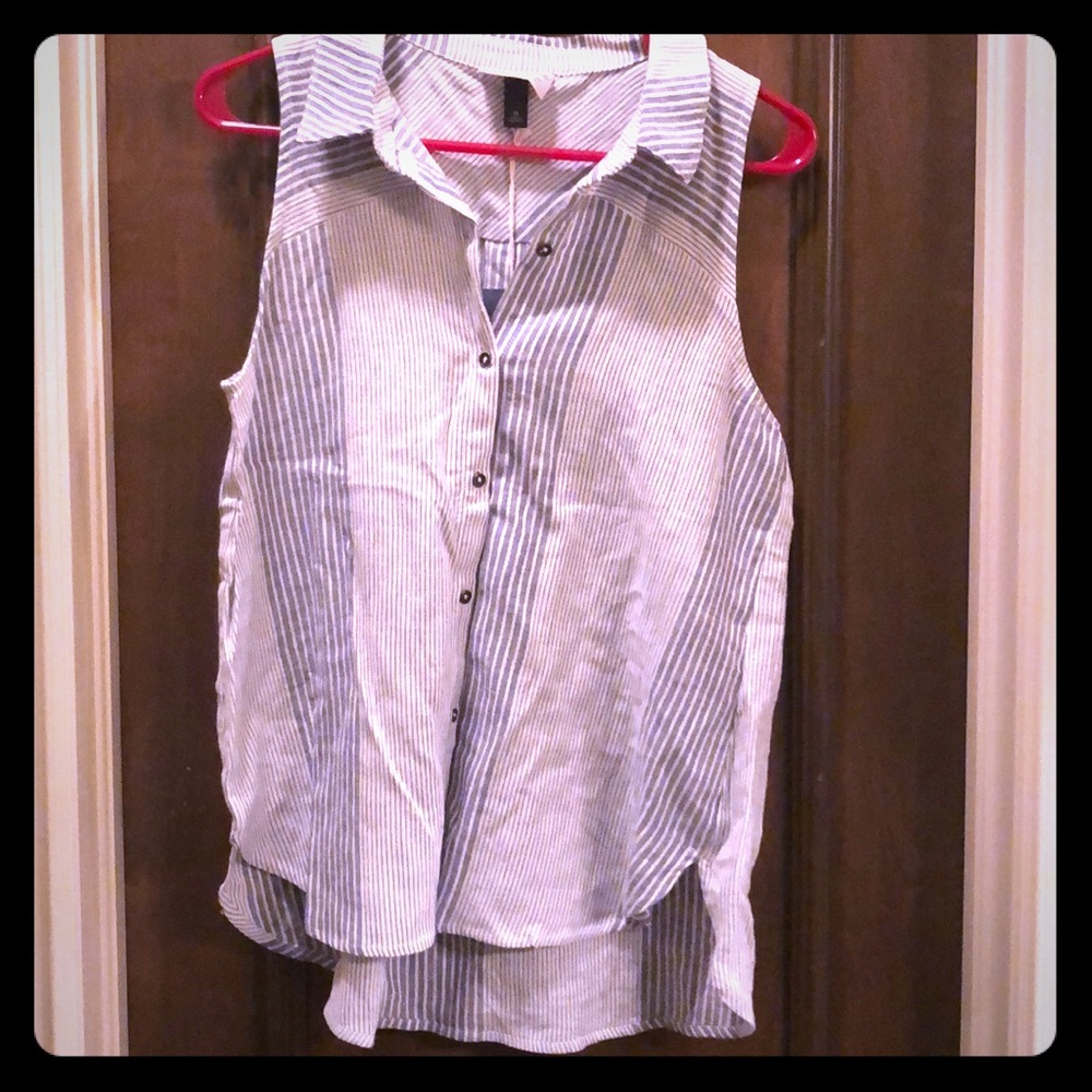 Universal Thread white and Chambray sleeveless top